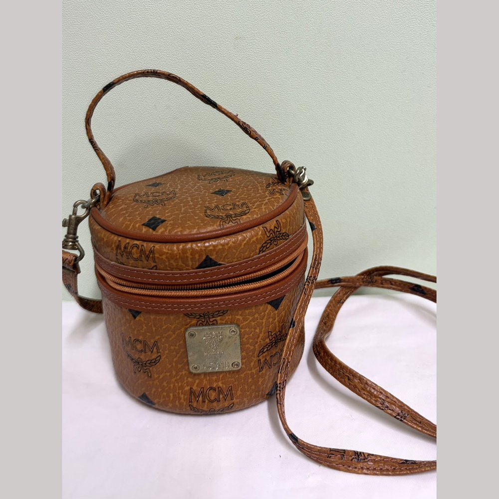 MCM ショルダーバッグ(ポーチ型) 買取実績